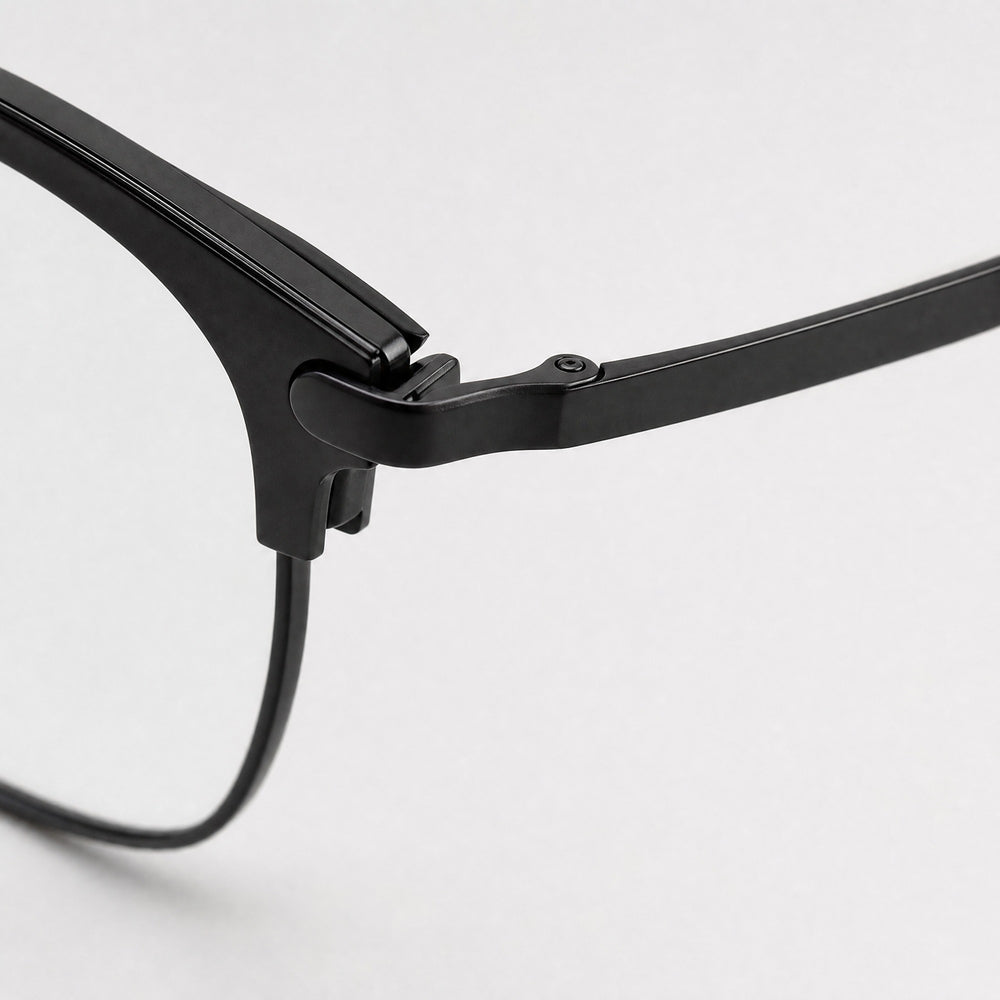 Étienne eyewear, close-up of the frame, temple, and hinge construction