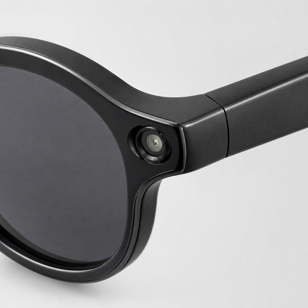 Cyrille eyewear, close-up of the frame, temple, and hinge construction