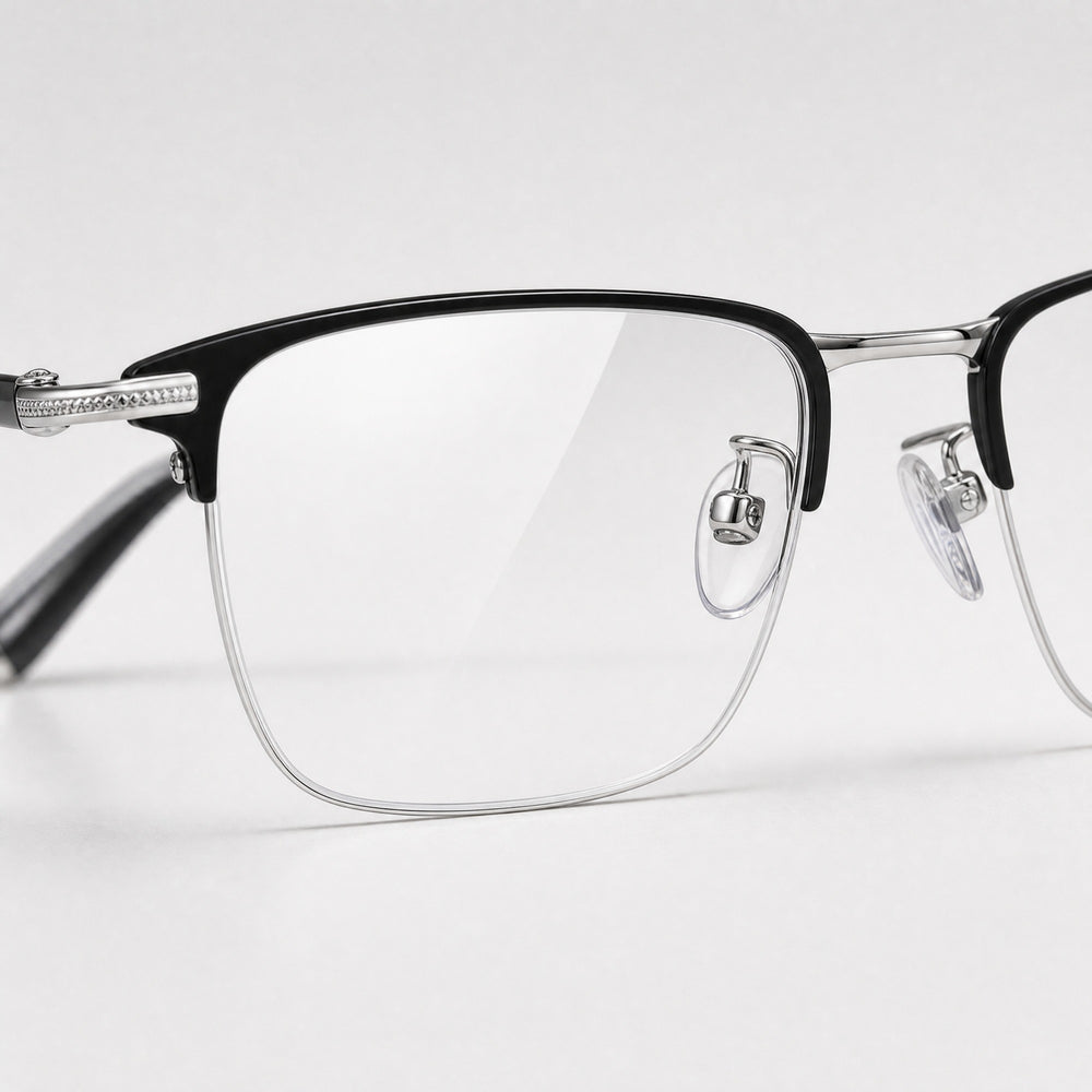 Aurélien eyewear, close-up of the lenses and nose pad details