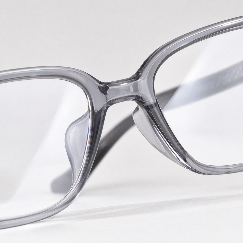 Sylvain eyewear, close-up of the lenses and nose pad details