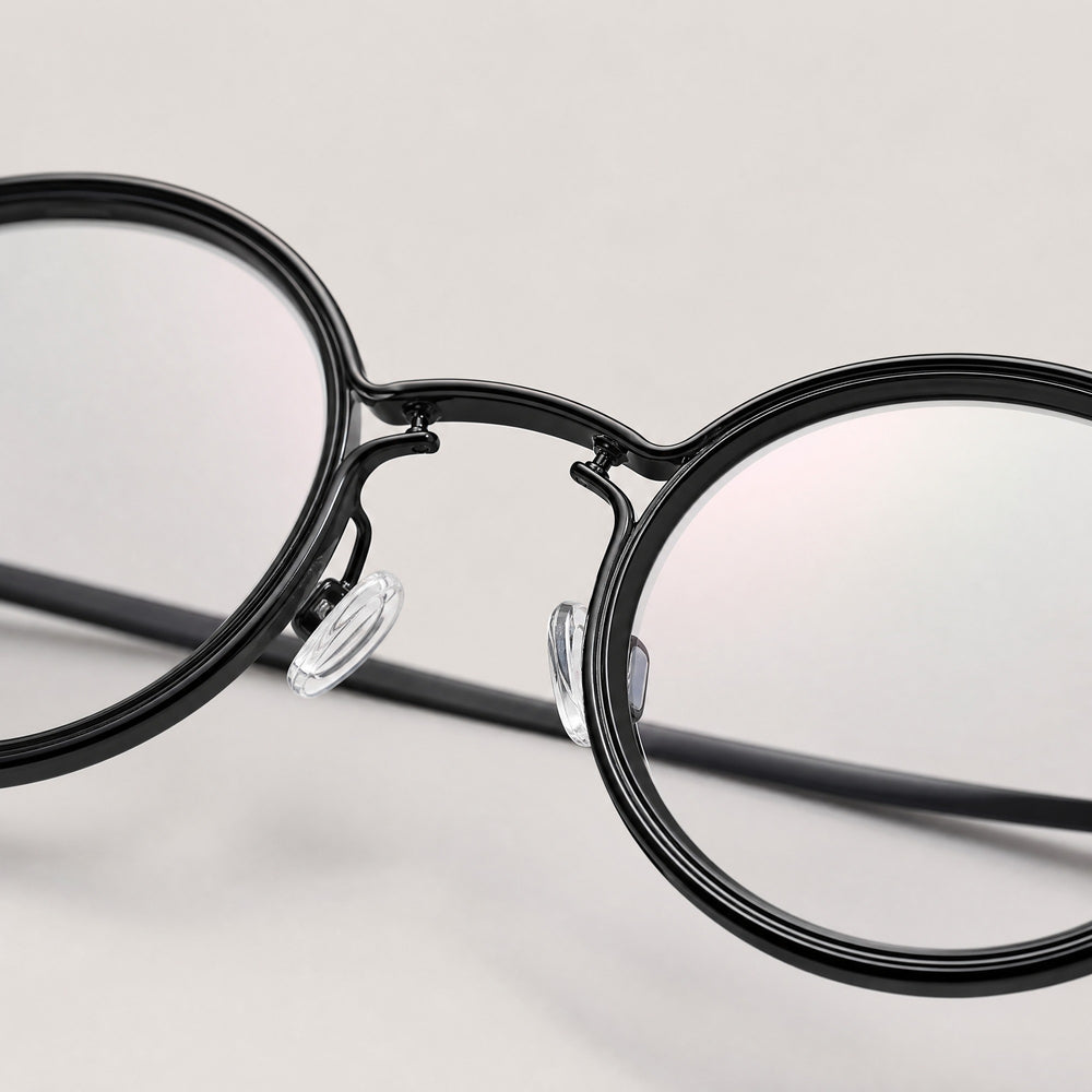 Léon eyewear, close-up of the lenses and nose pad details