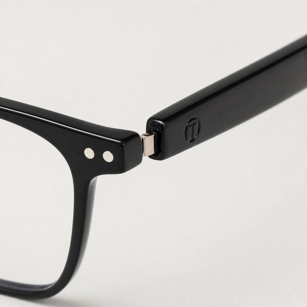 Valentin eyewear, close-up of the frame, temple, and hinge construction