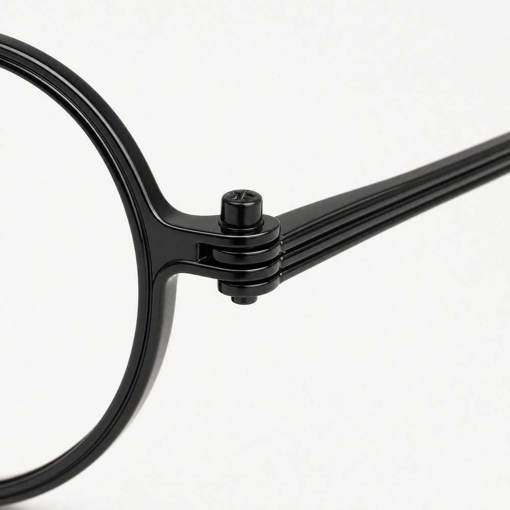Léon eyewear, close-up of the frame, temple, and hinge construction