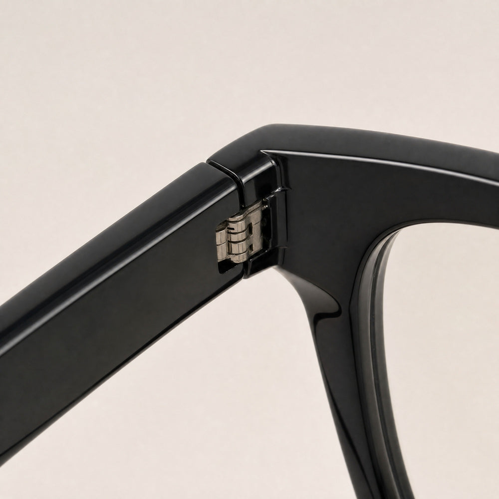 Valéry eyewear, close-up of the frame, temple, and hinge construction