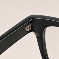 Valéry eyewear, close-up of the frame, temple, and hinge construction