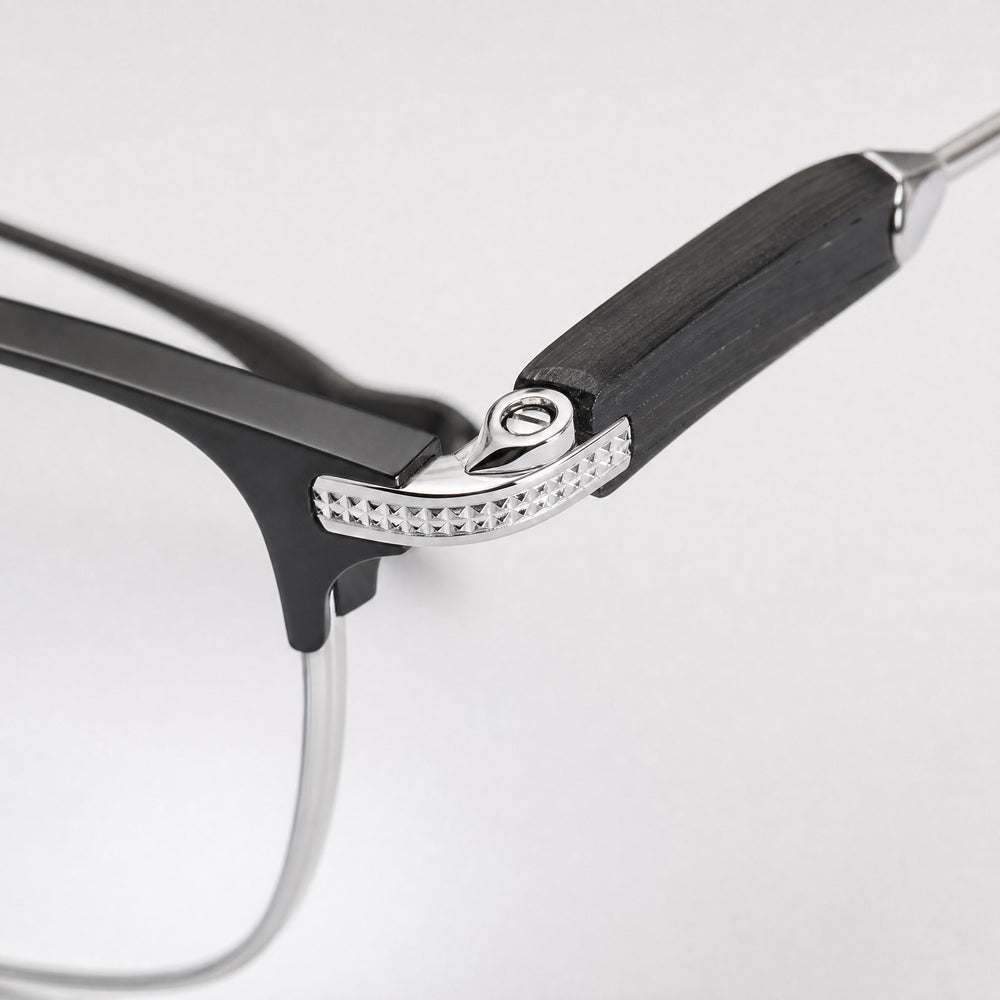 Aurélien eyewear, close-up of the frame, temple, and hinge construction