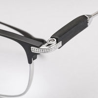 Aurélien eyewear, close-up of the frame, temple, and hinge construction