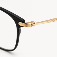 Fabien eyewear, close-up of the frame, temple, and hinge construction