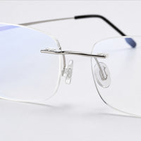 Jacques eyewear, close-up of the lenses and nose pad details