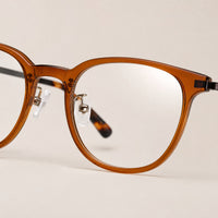Paul eyewear, close-up of the lenses and nose pad details