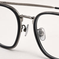 Jules eyewear, close-up of the lenses and nose pad details