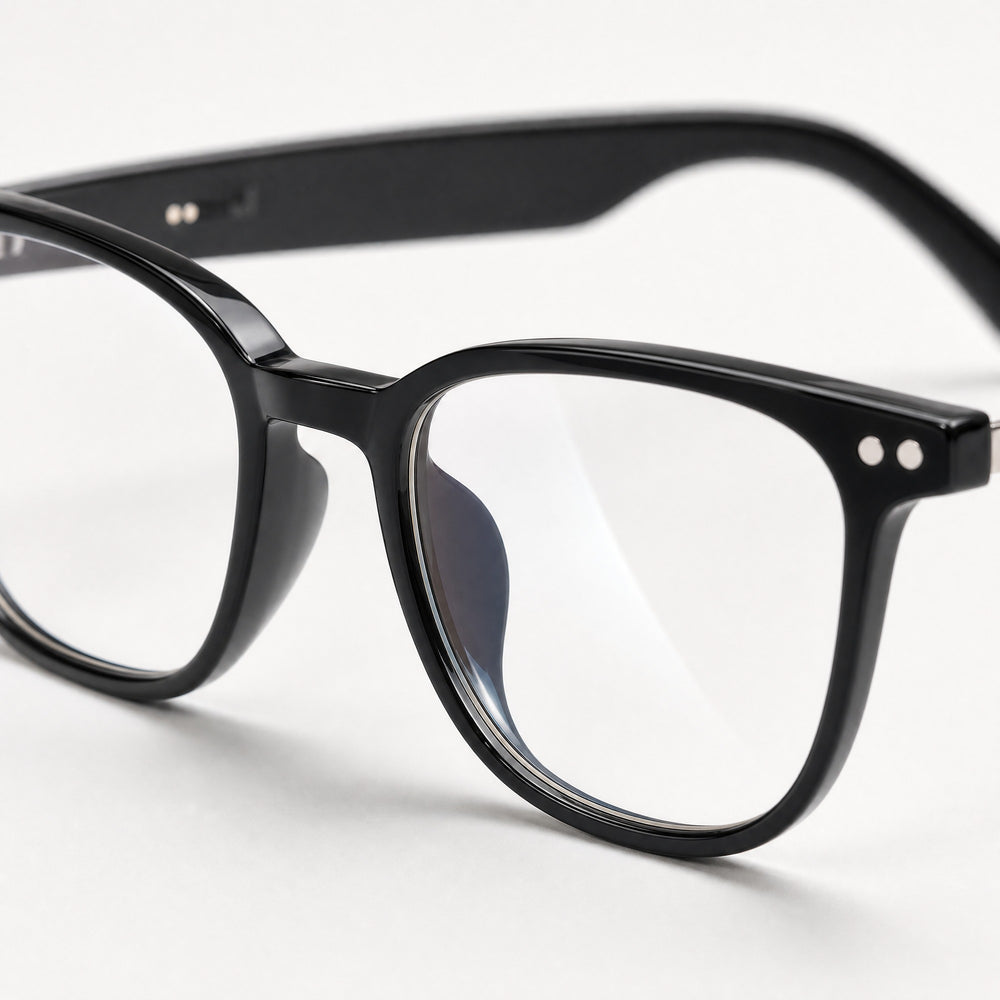 Valentin eyewear, close-up of the lenses and nose pad details