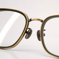 Théo eyewear, close-up of the lenses and nose pad details