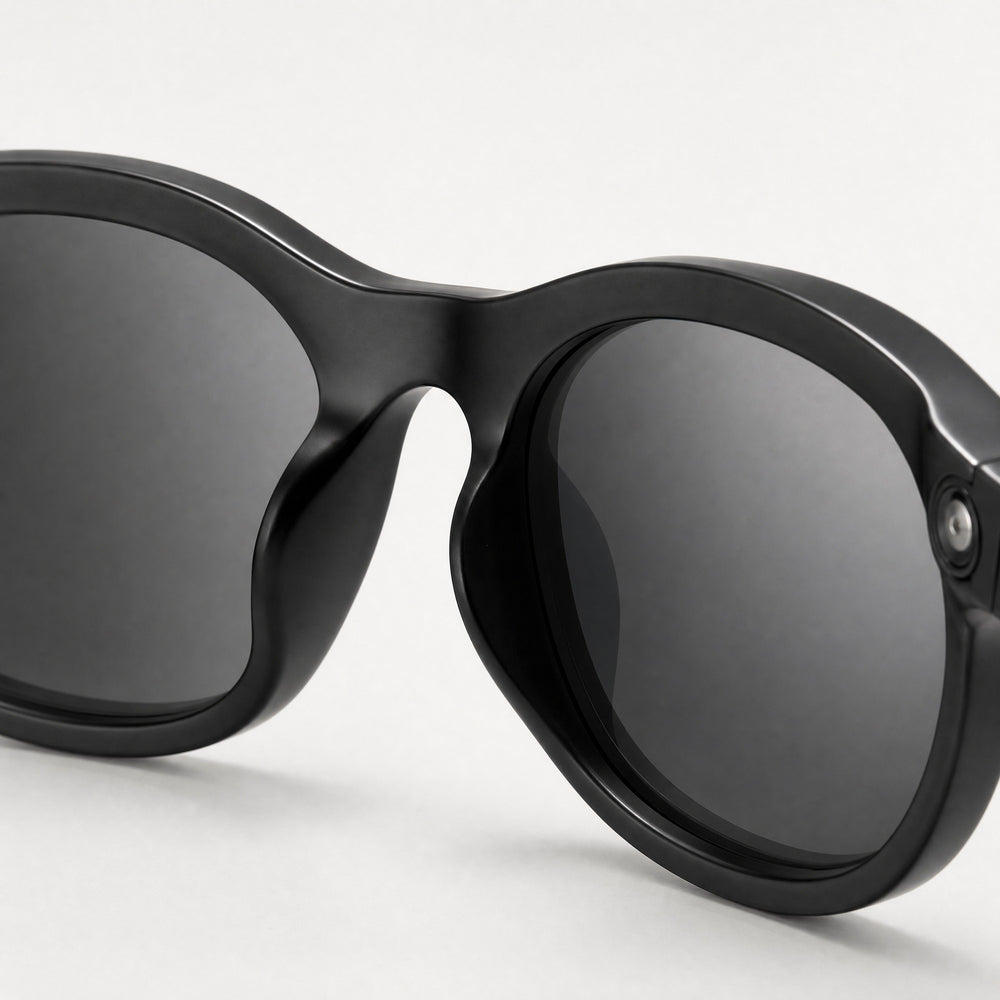 Cyrille eyewear, close-up of the lenses and nose pad details
