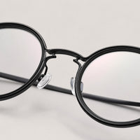 Léon eyewear, close-up of the lenses and nose pad details