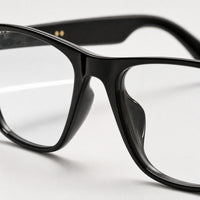 Sacha eyewear, close-up of the lenses and nose pad details