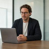 Léon eyewear, eyewear worn in a third everyday lifestyle setting