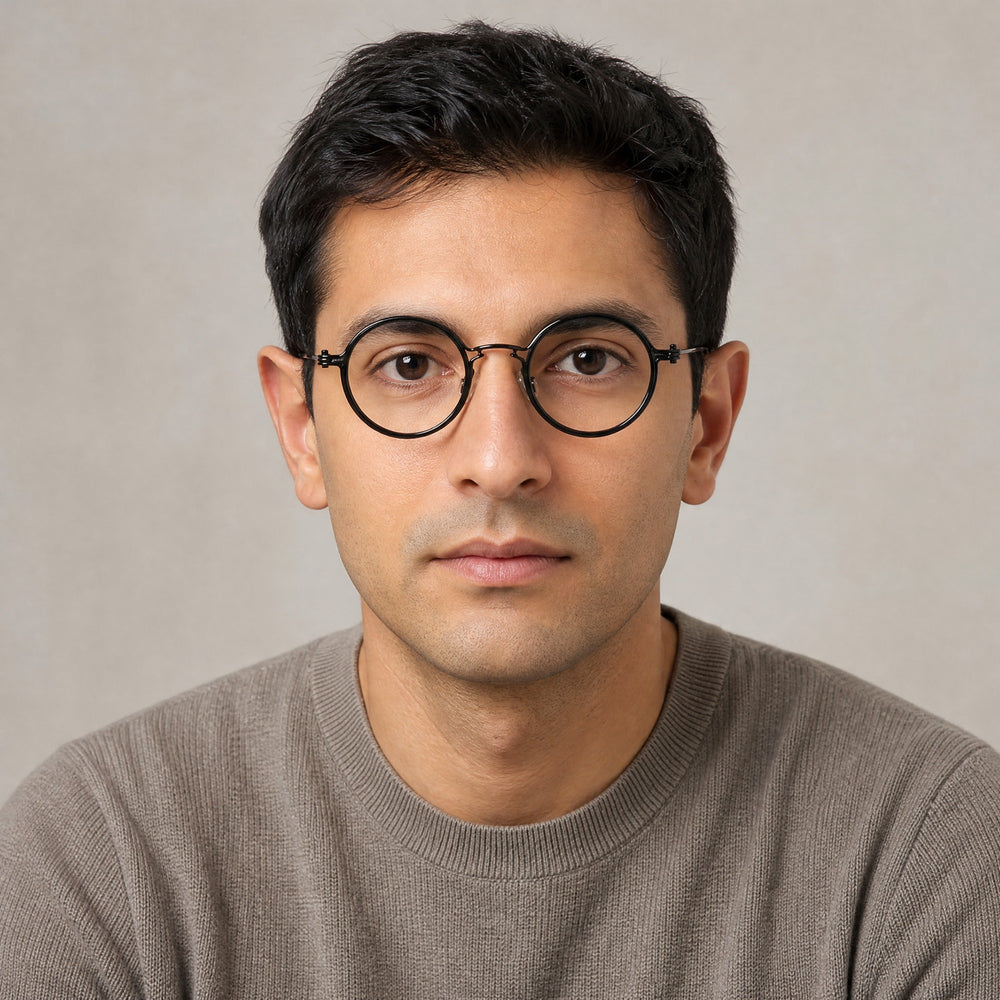 Léon eyewear, front view worn by an adult model