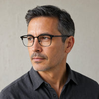Étienne eyewear, three-quarter side view showing the temple and hinge